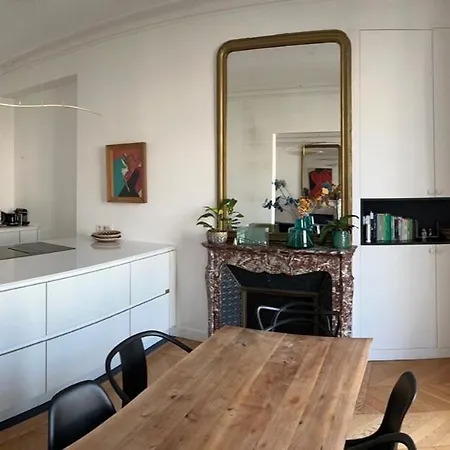 Spacious 150sqm Luxury In Center Appartamento