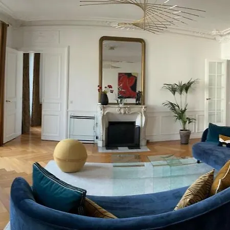 Spacious 150sqm Luxury In Center Apartment