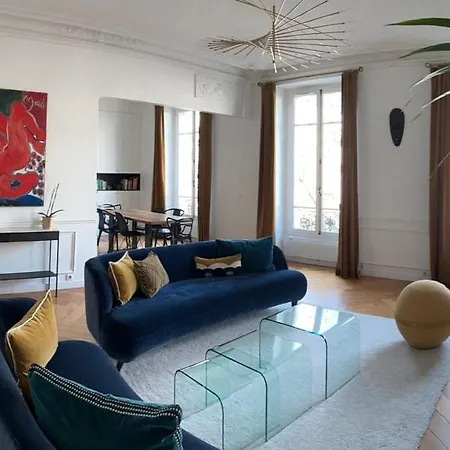 Spacious 150sqm Luxury In Center Appartamento