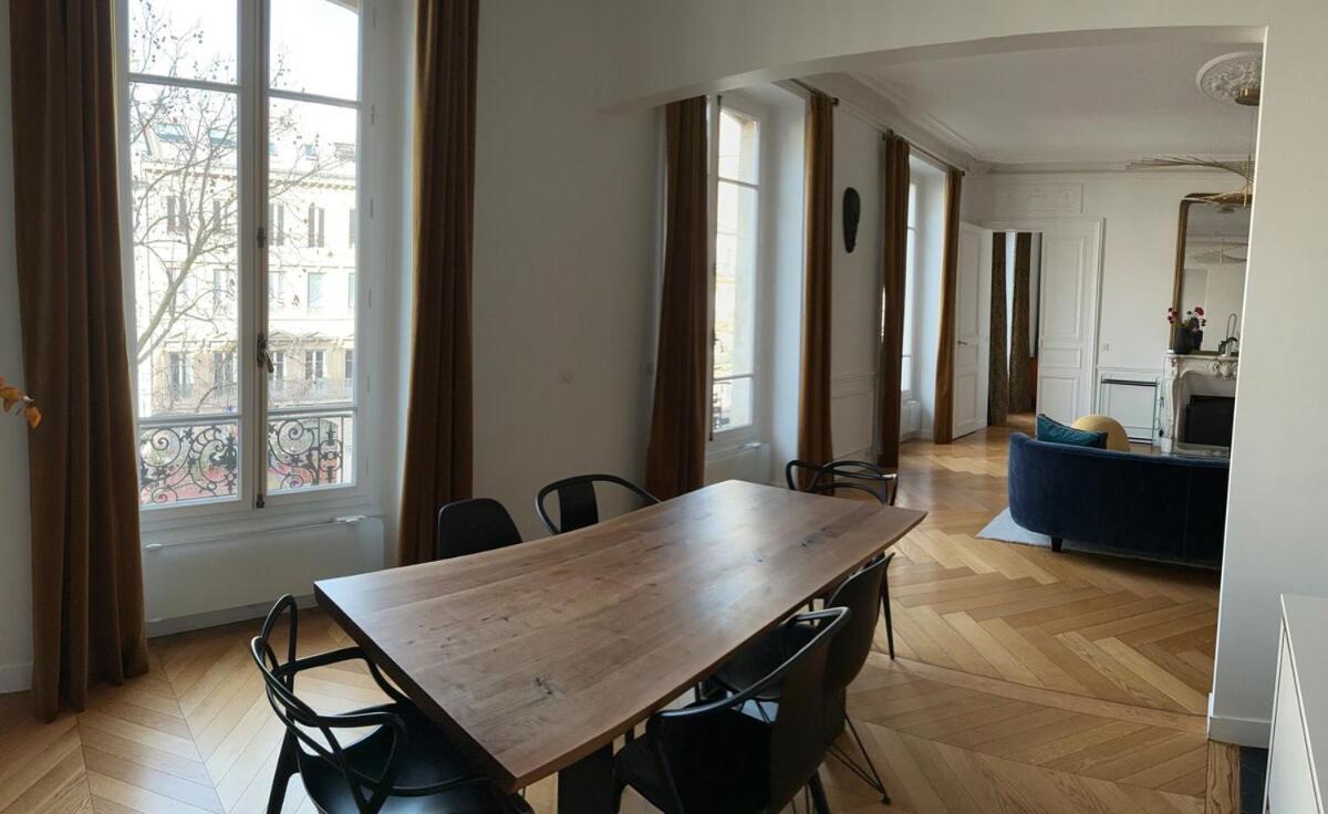 Spacious 150sqm Luxury In Center Apartment *